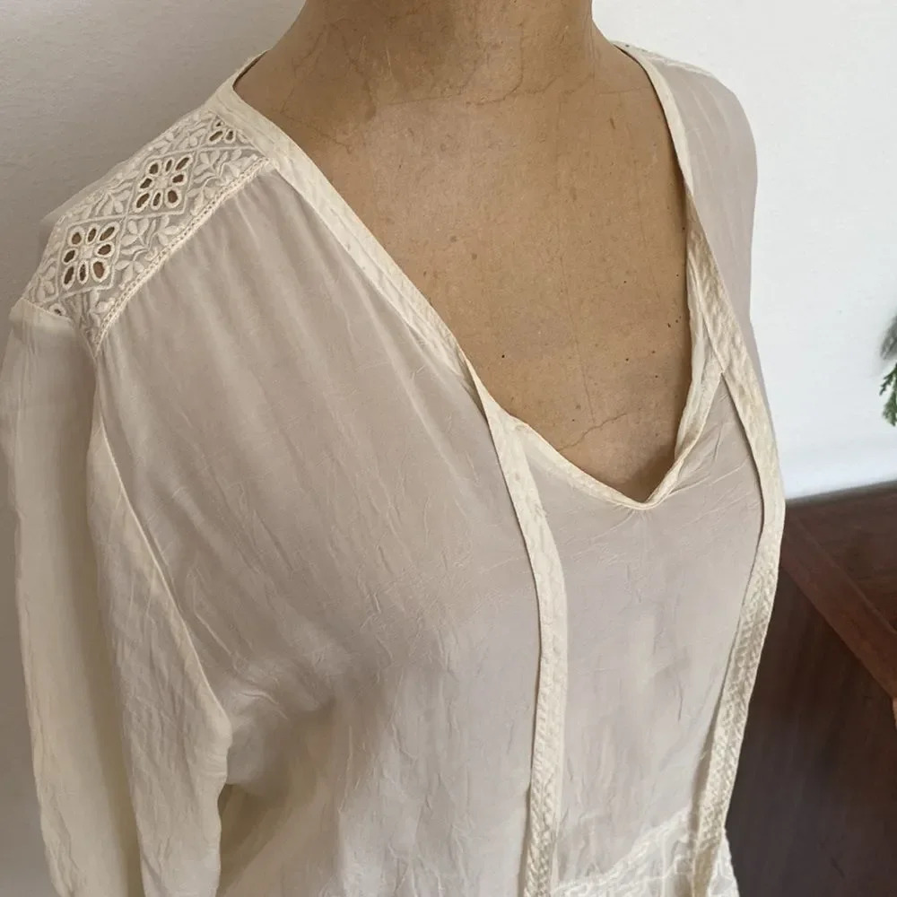 Johnny Was sz M sheer ivory long sleeve v neck w/ tie detail excellent condition - Picture 3 of 11